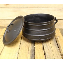 Potjie Cast Iron Flat Pot - 7 Quart Size 2