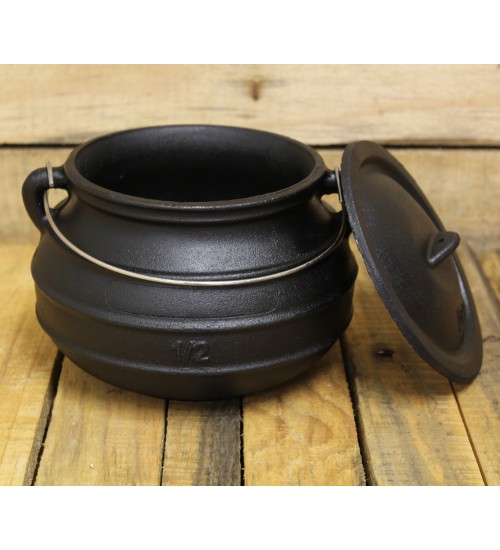 Potjie Cast Iron Flat Pot - 2 Quart Size 1/2