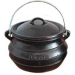 Potjie Cast Iron Flat Pot - 5 Quart Size 1